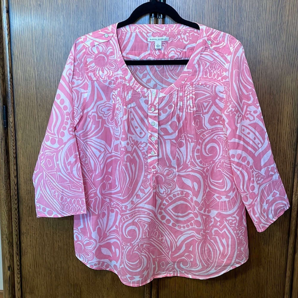 Banana Republic top. Size Large.